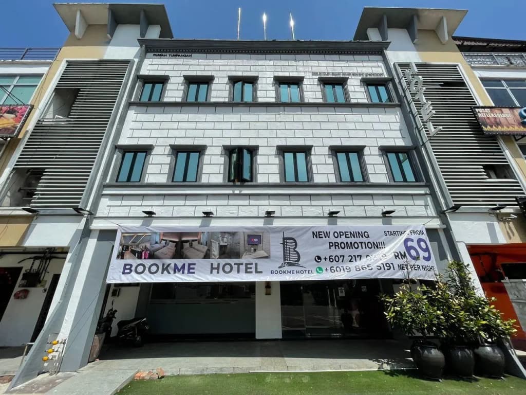 BookMe Hotel - main photo