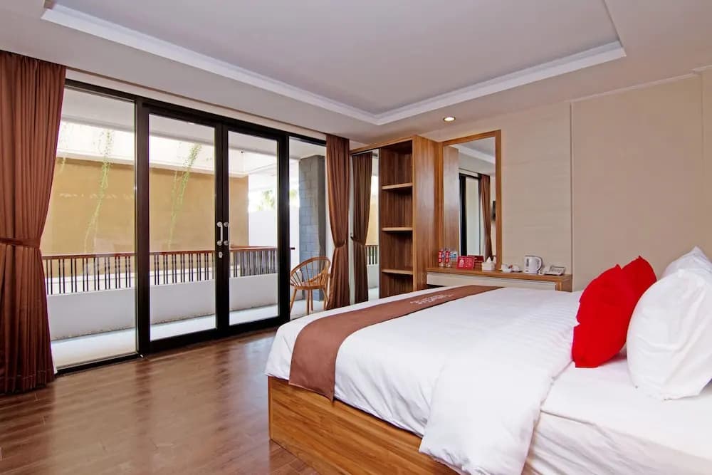 Seminyak Lagoon All Suites Hotel - photo 12