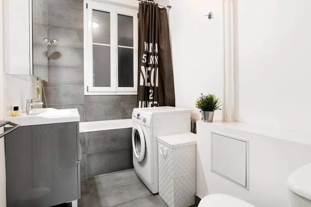 Bright Champerret Apartment Fits 4 in Paris 17th! - photo 8