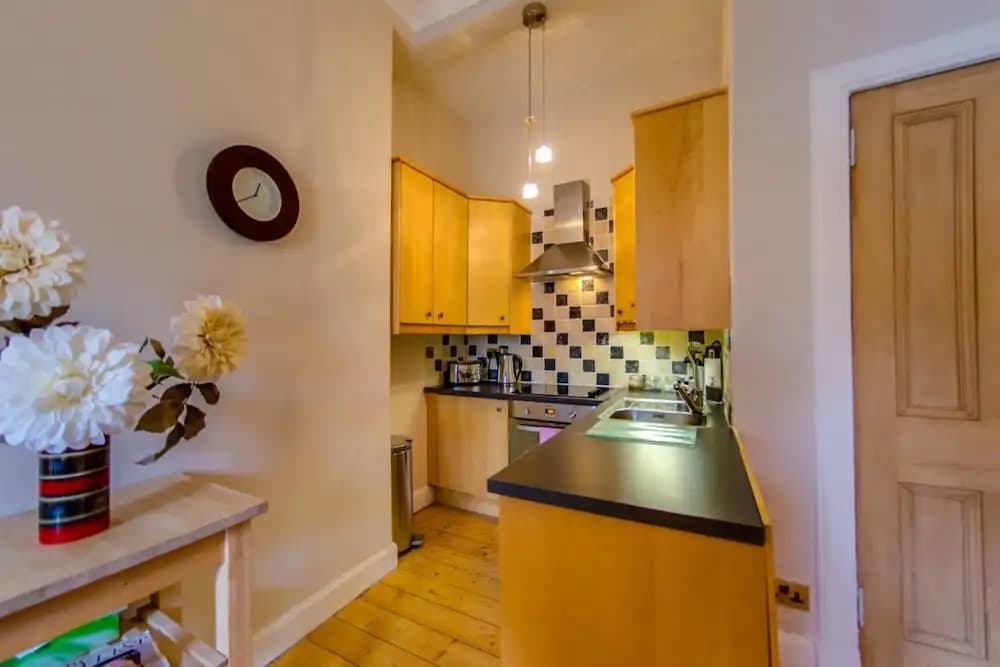 JOIVY Fabulous Ground-floor 3-bedroom Near Old Town - photo 14