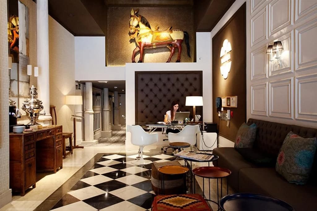 Vasanta Hotel - photo 2