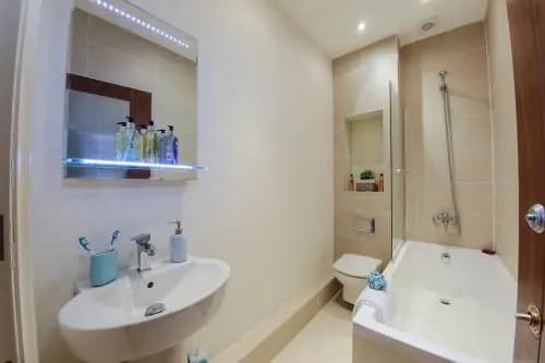 Finchley Central - Spacious Triplex - photo 5