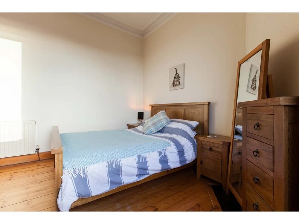 Spacious Leith Flat For 4 W/ Skyline View - photo 5
