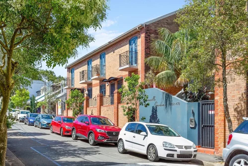 Spacious 2-bed Townhouse With a Lush Courtyard - photo 6