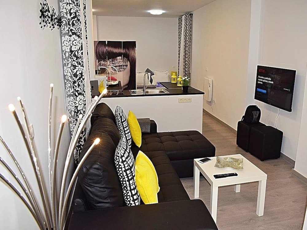 Bravo Murillo Apartment Center - photo 3
