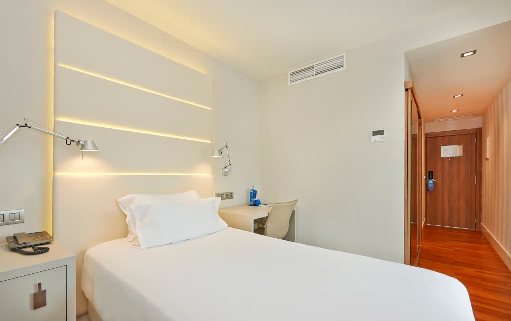 NH Barcelona Les Corts - photo 8