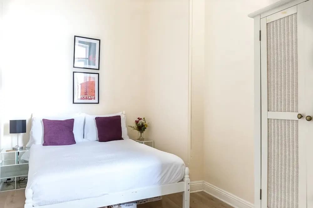 Bright Two BR Period Apartment in Whitechapel - photo 5
