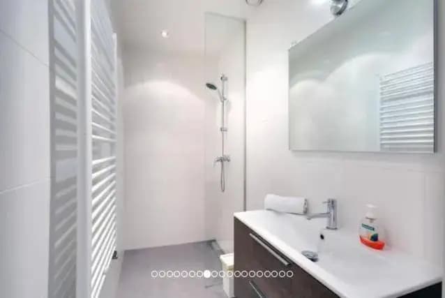 Luxurious Canalview APT with Patio CITY CENTRE - photo 4