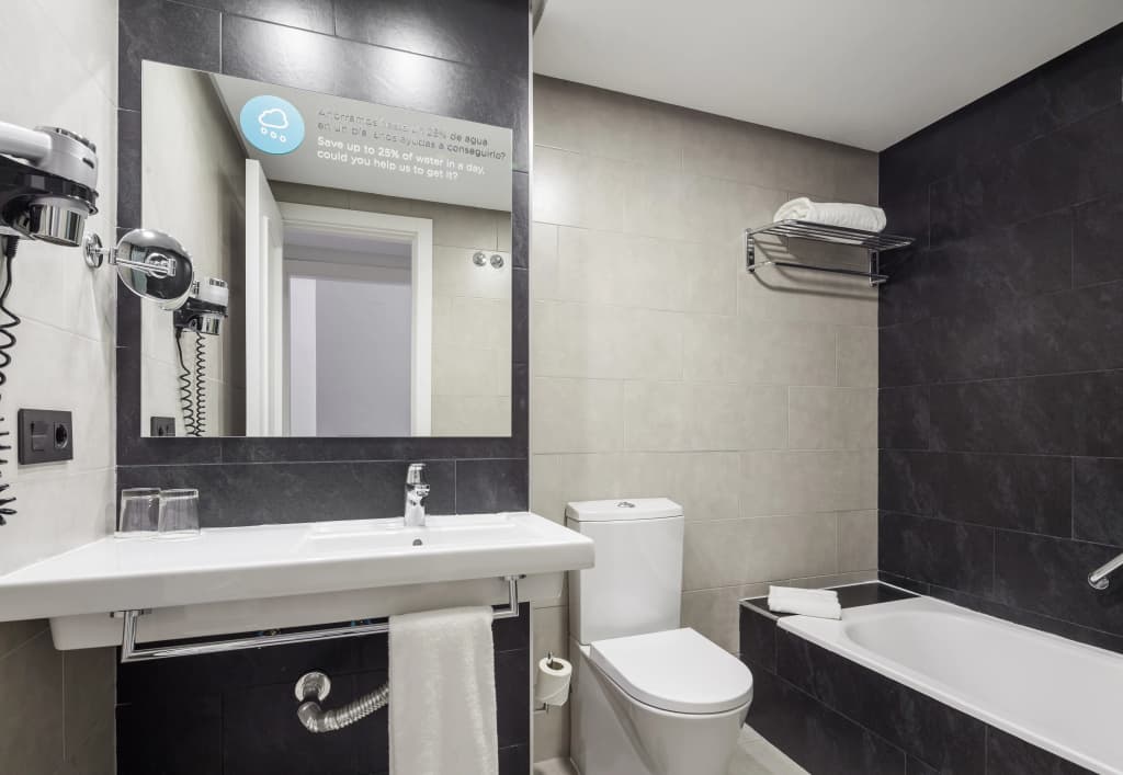 Hotel ILUNION Suites Madrid - photo 9