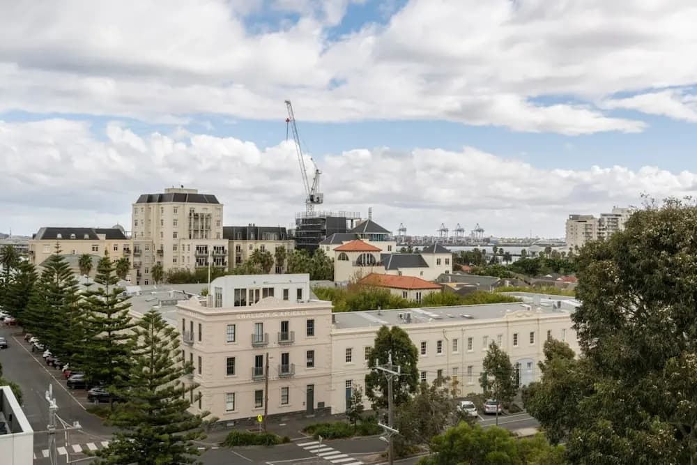 Stunning View 2-bed in Port Melbourne w/ Parking - photo 30