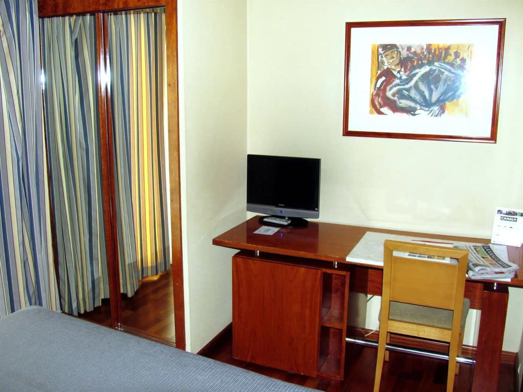 Ginosi Pedralbes Hotel - photo 3