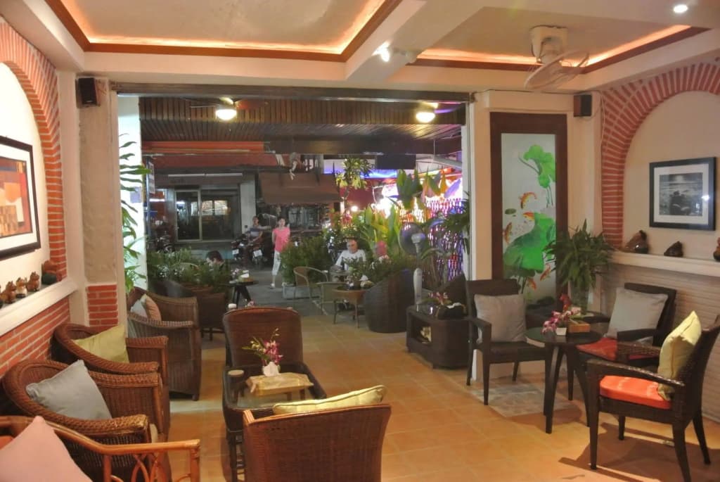 Karon Sunshine Guesthouse & Bar - photo 16