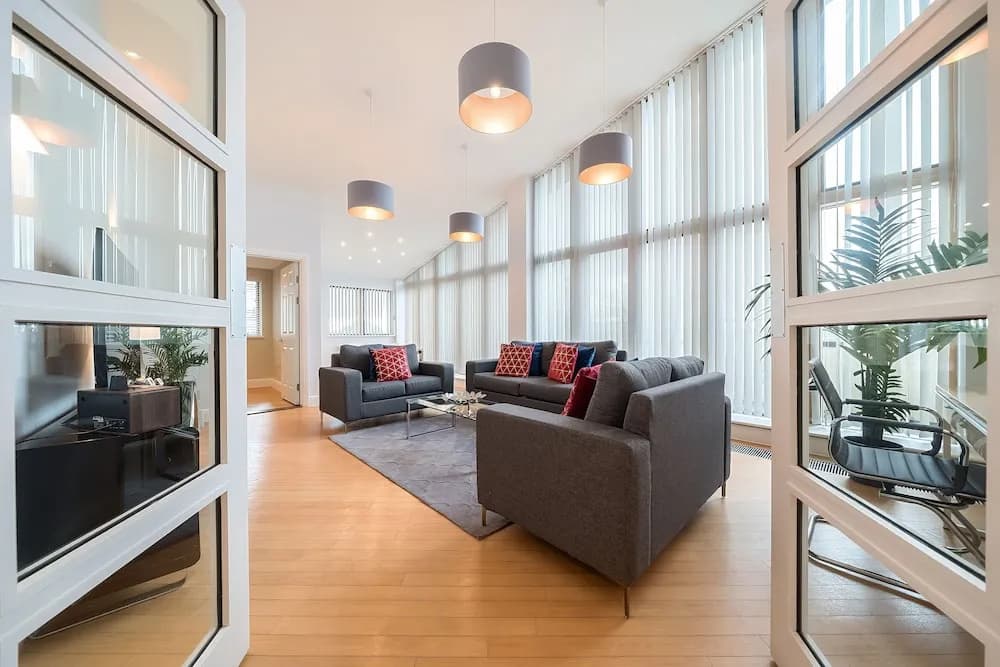 Roomspace -The Courtyard Penthouse - photo 6