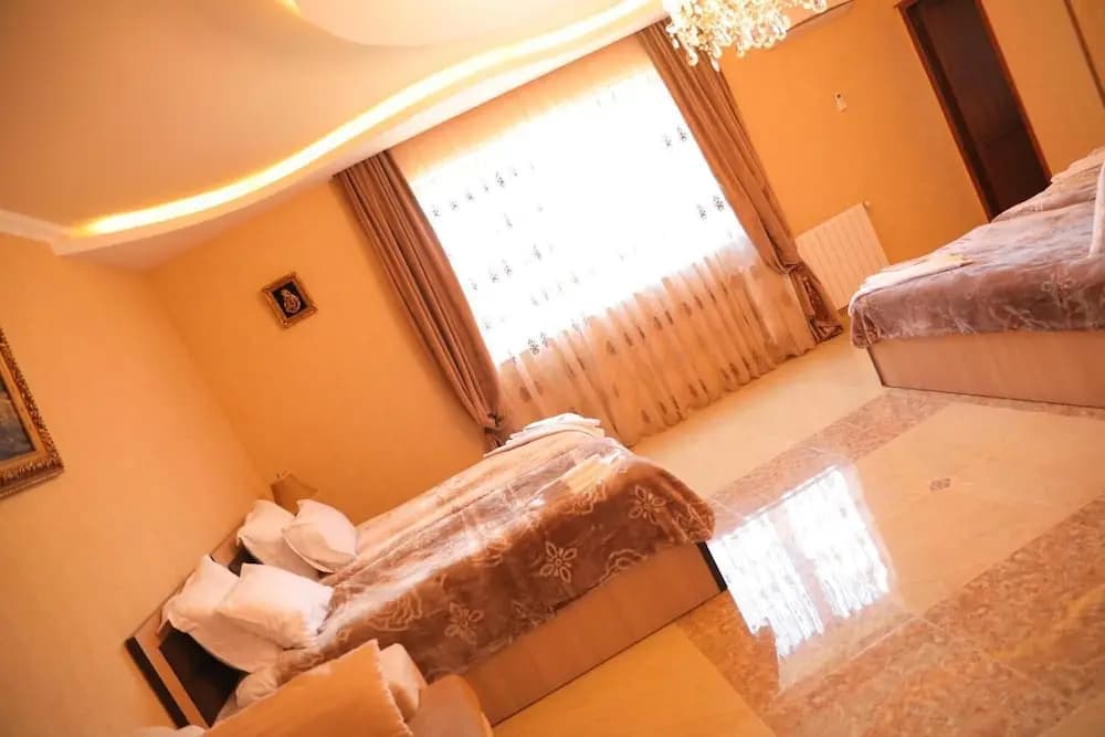 Hotel Luxor - photo 2
