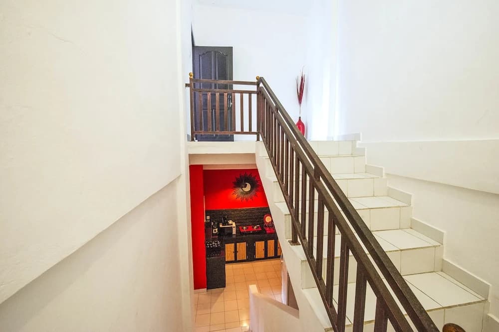 Black and Red Oberoi Villa - photo 11