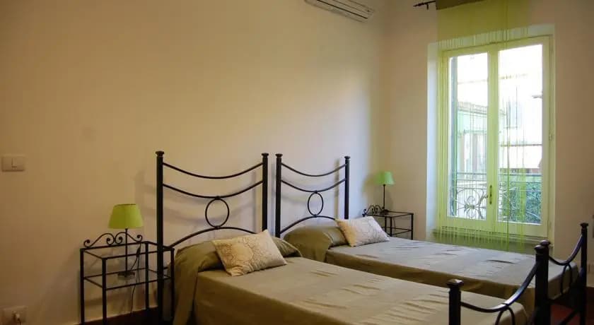 Rsh Guardiola Apartments - photo 4
