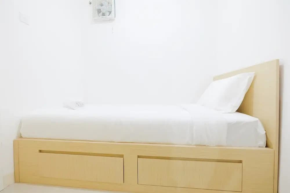 Simply & Clean Bassura City Apartment - photo 14