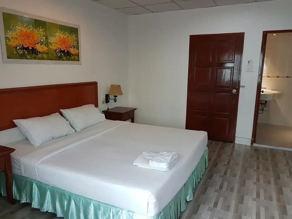 Welcome Inn Hotel Karon Beach Double Room From Only 600 Baht - photo 20