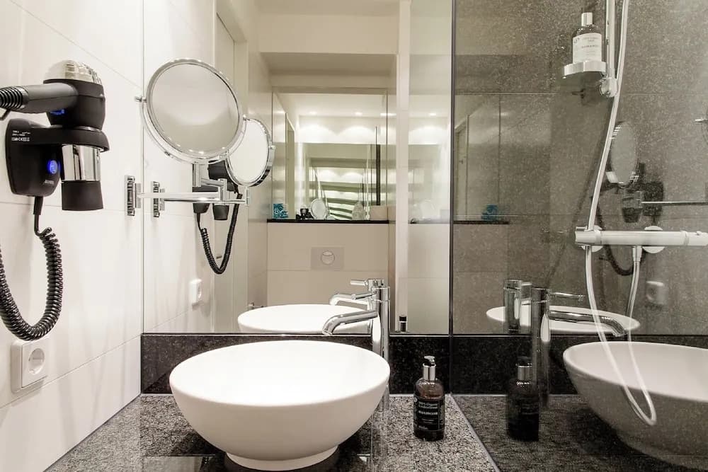 Motel One Wien-Donau City - photo 1