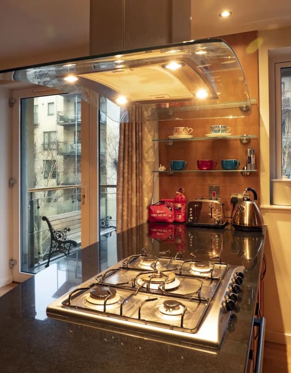 Elegant 2BR Apartment with Balcony and Parking - photo 9