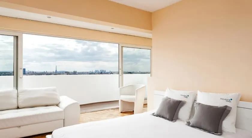 Top Floor 1 Bedroom Apartment Near Gare de Lyon - photo 9