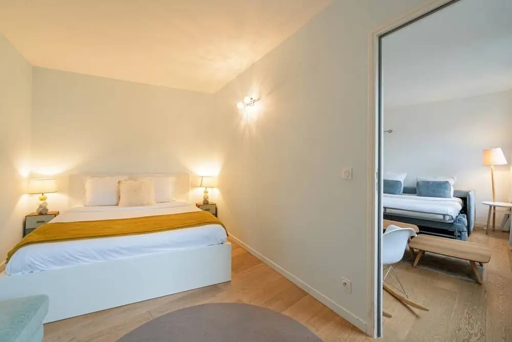 Bright 1-Bed Apartment, Perfectly Located in Paris - photo 5