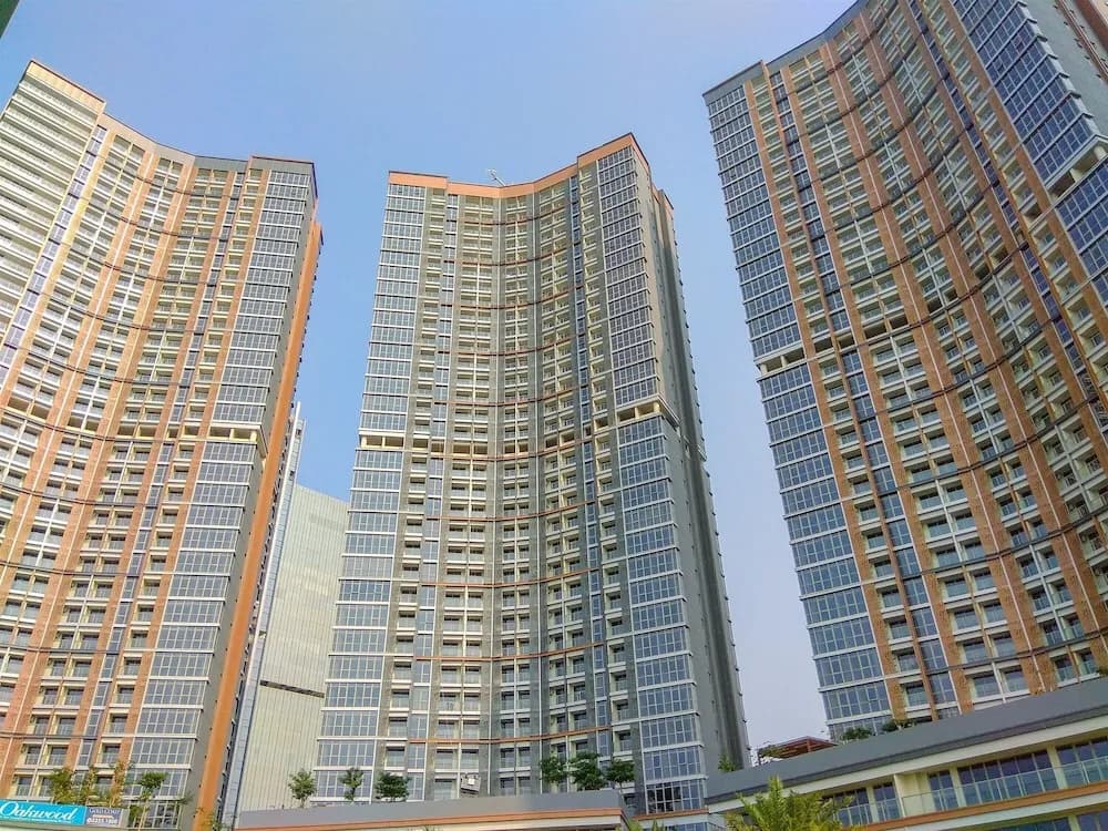 Spacious 3BR Gold Coast Apartment near Shopping PIK Avenue - main photo