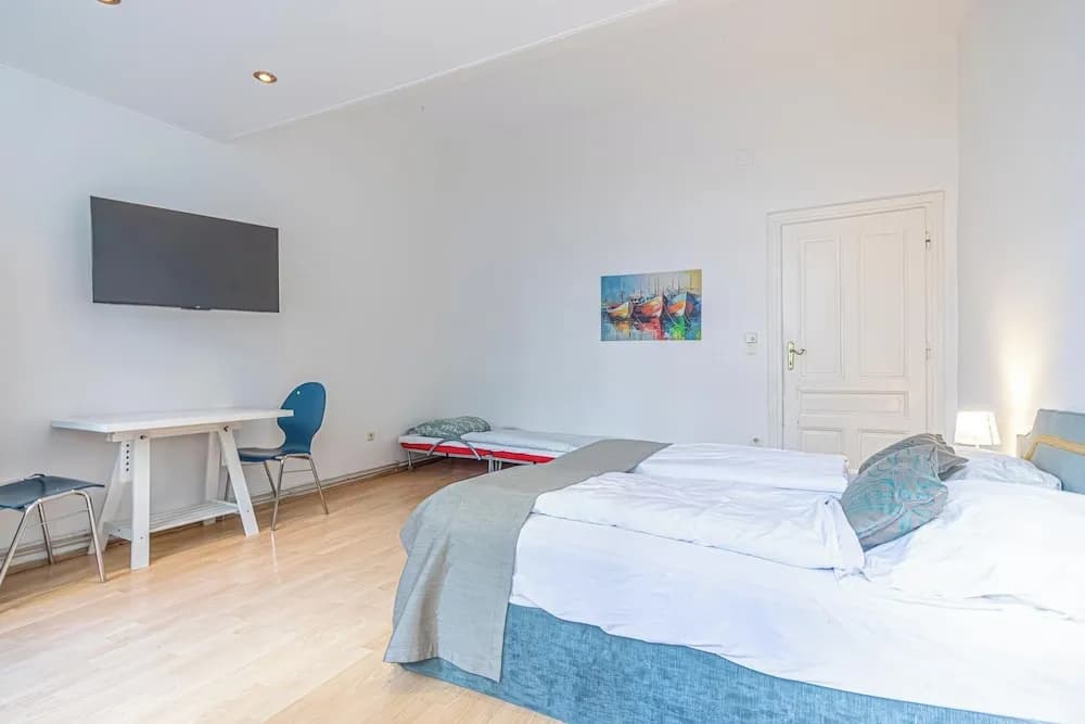 Modern 2BR Apt Longstay Sleeps 5 - photo 1