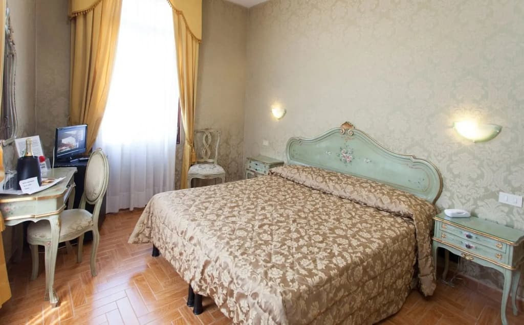 Hotel Canal - photo 6
