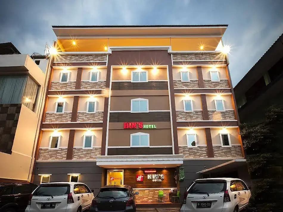 Hin's Hotel - photo 1