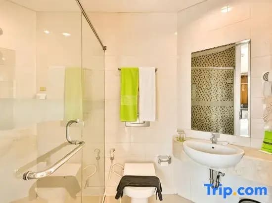 MaxOneHotels @ Premier Melawai - photo 1