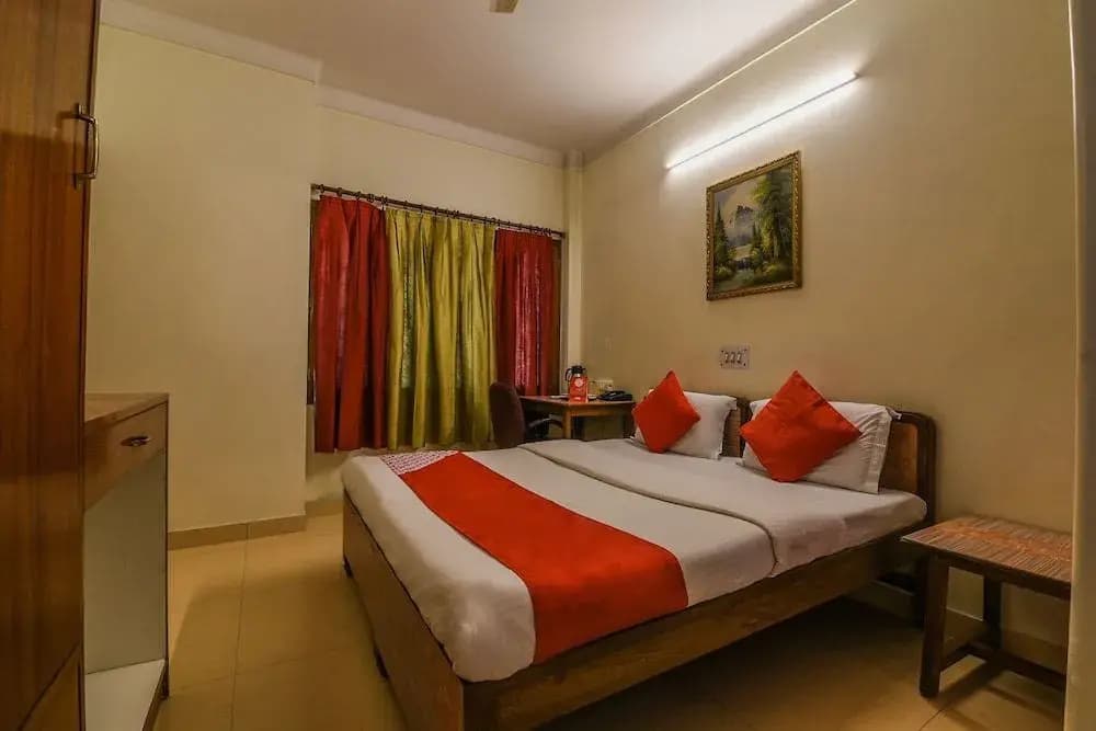 The Excellency by OYO Rooms - photo 7