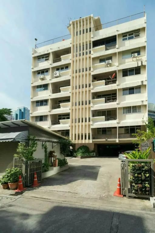 Le Vanvarothai Saladaeng Residence - photo 18