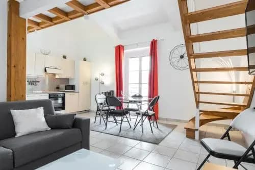 Massena Square - 1 Bdr Duplex With Ac - photo 3