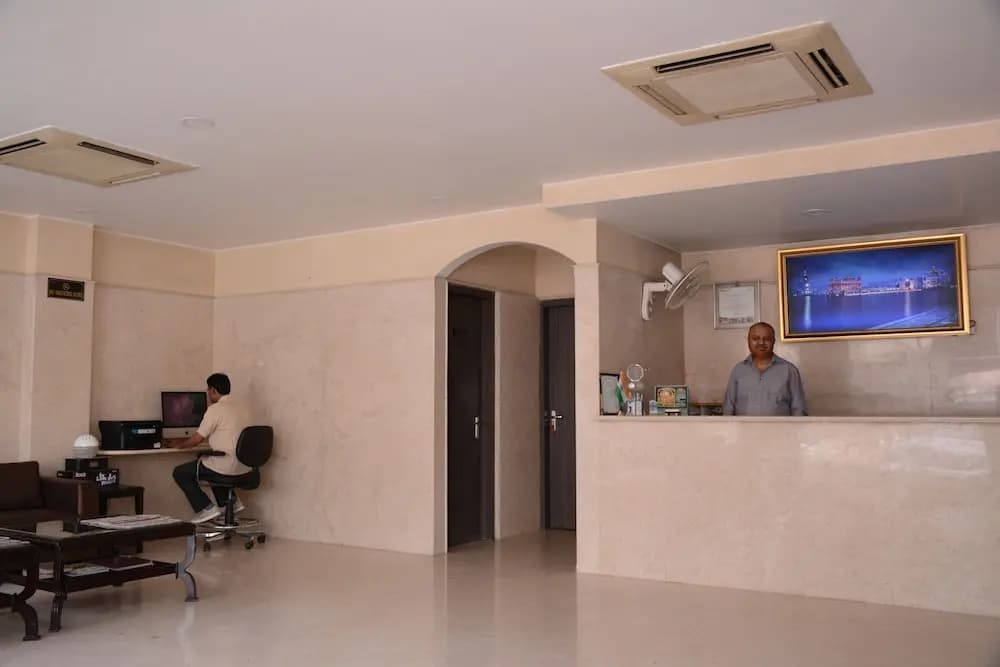 OYO Premium WEA Karol Bagh 2 - photo 10