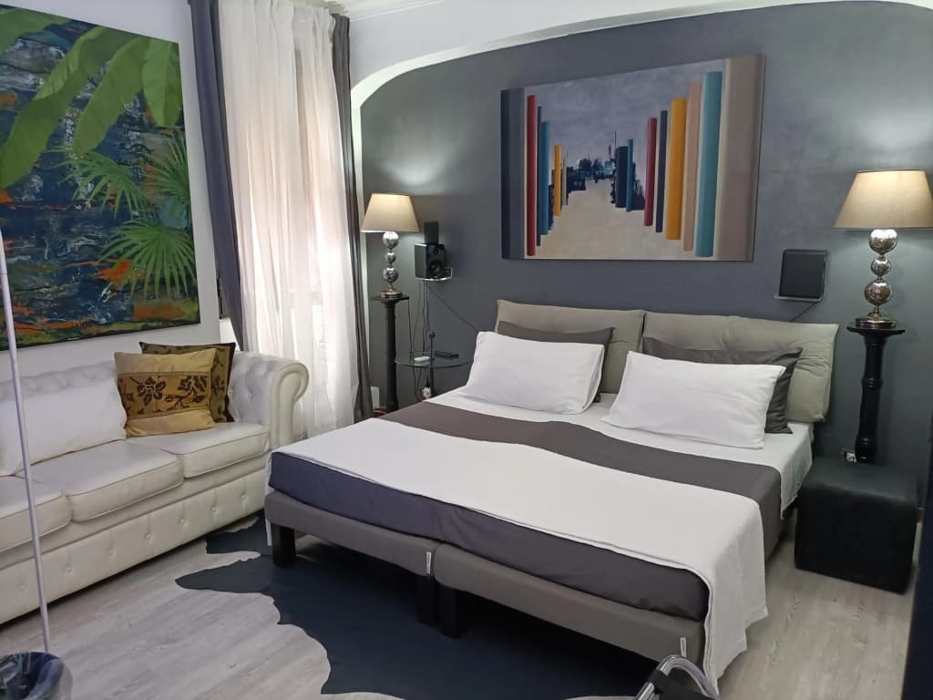 Spanish Steps bedroom - photo 7