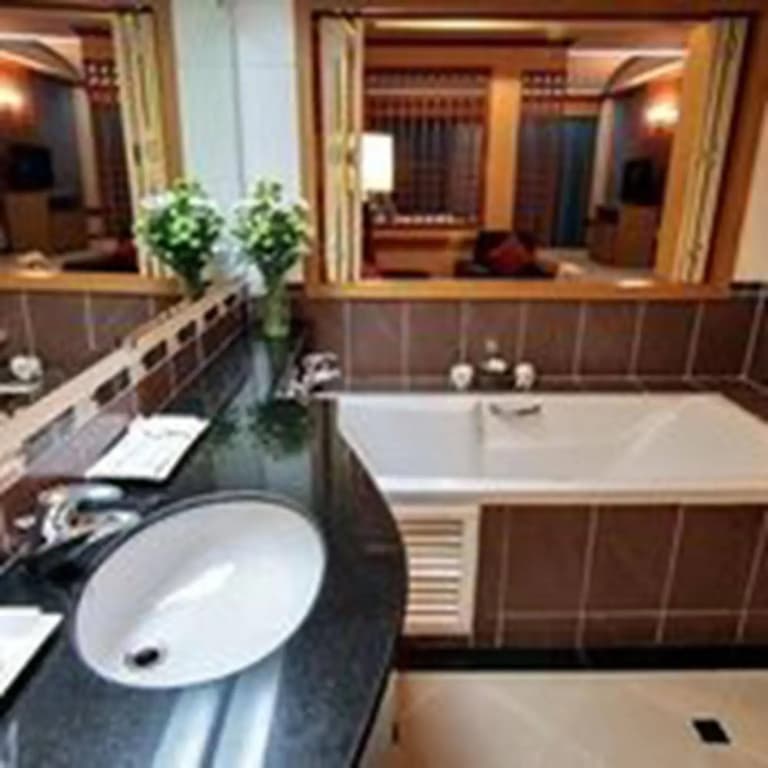 Bossotel Bangkok - photo 10