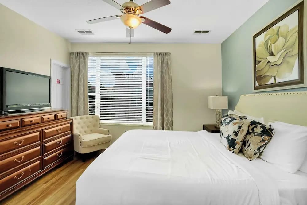 Spacious Townhome W/patio & Garage! Sleeps10 - photo 2