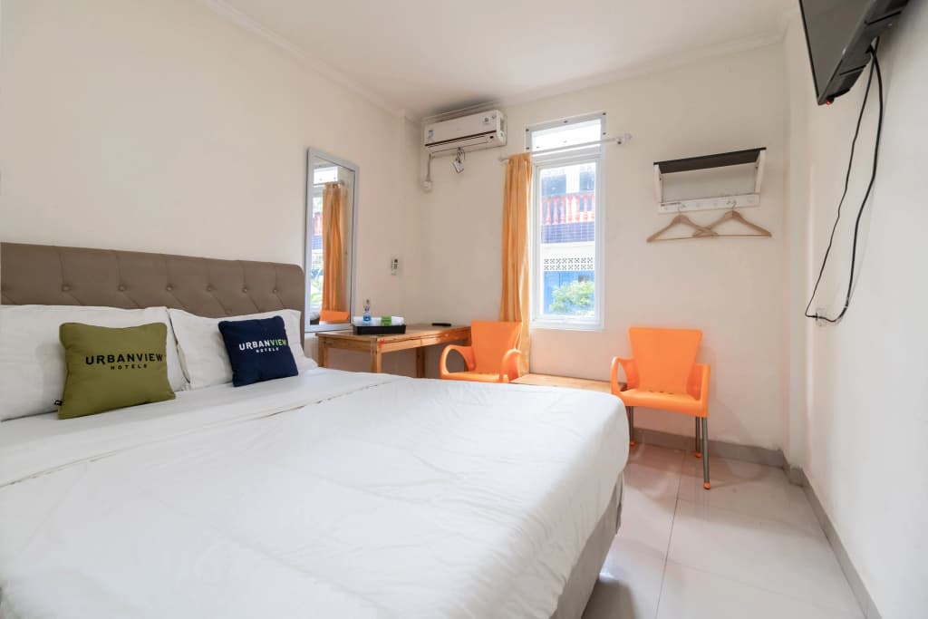 Urbanview Hotel Minongga Pondok Labu by RedDoorz - photo 2