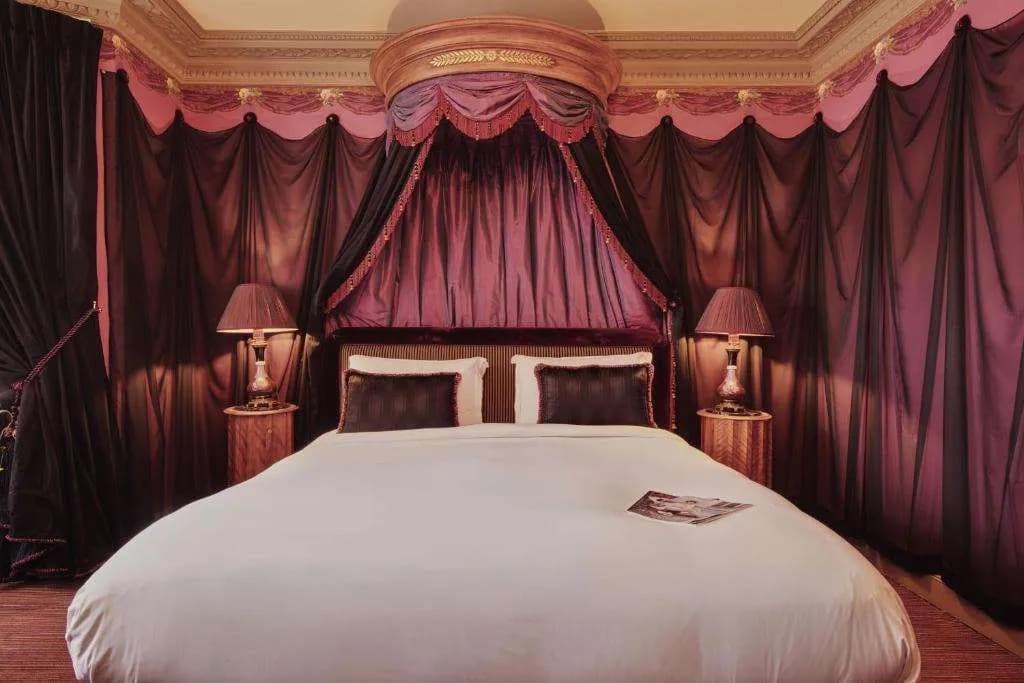 L'Hotel - photo 43
