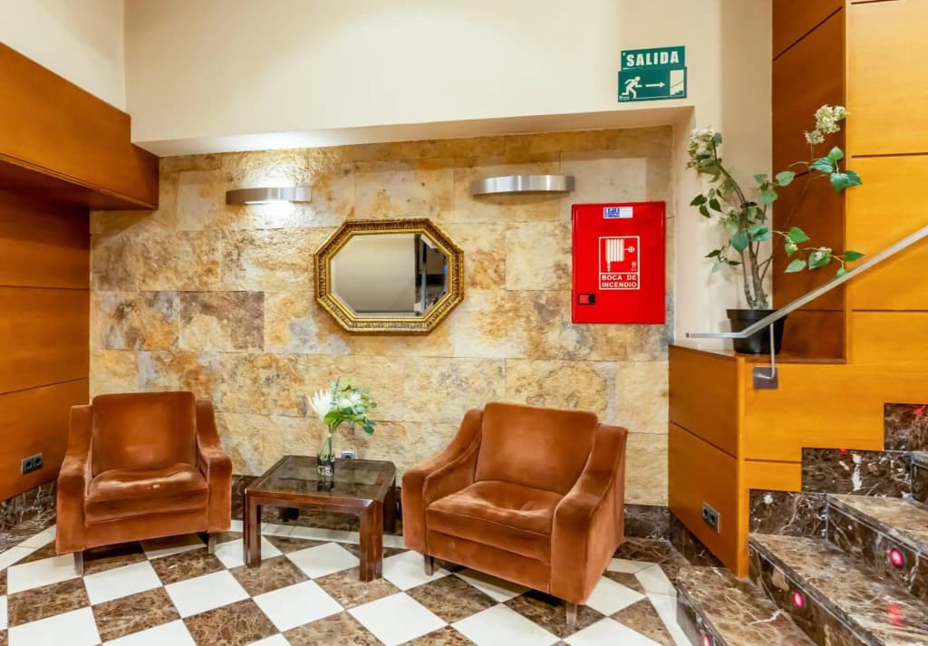 Hotel Sterling - photo 20