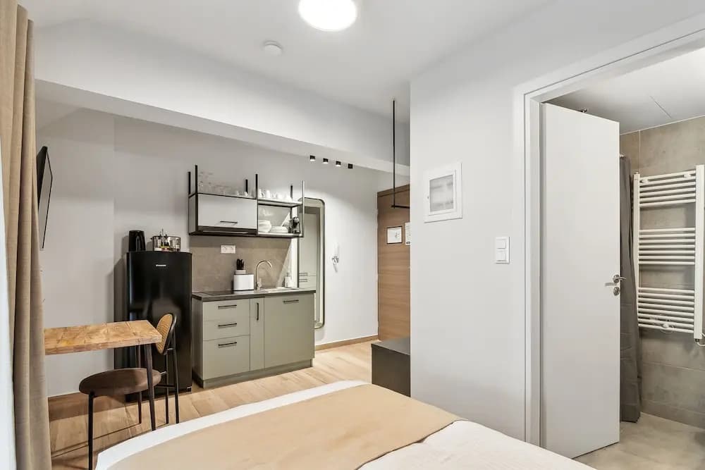 Limehome Athens Solonos City Center - photo 18