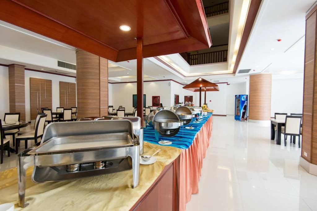 The President Hotel at Chokchai 4 - photo 15
