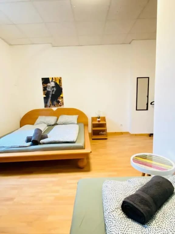 Stylish Shared 3-Bedroom Stay Near City - photo 34