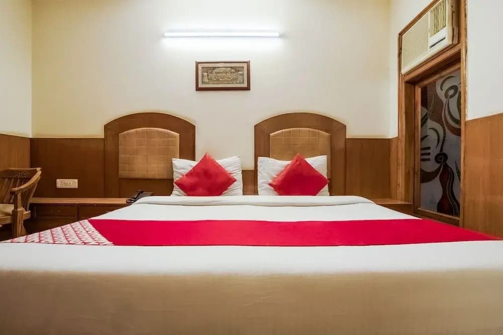 Oyo 43670 Hotel Apra Deluxe - photo 2