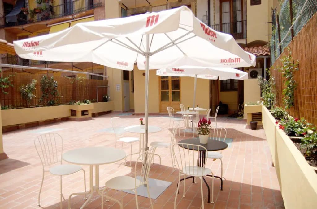 Bcn Home Guest House - photo 4