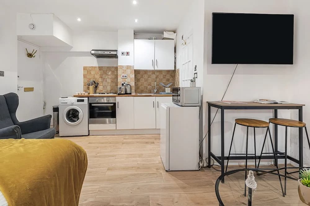 Beautiful Hyde Park Studio Flat - photo 13