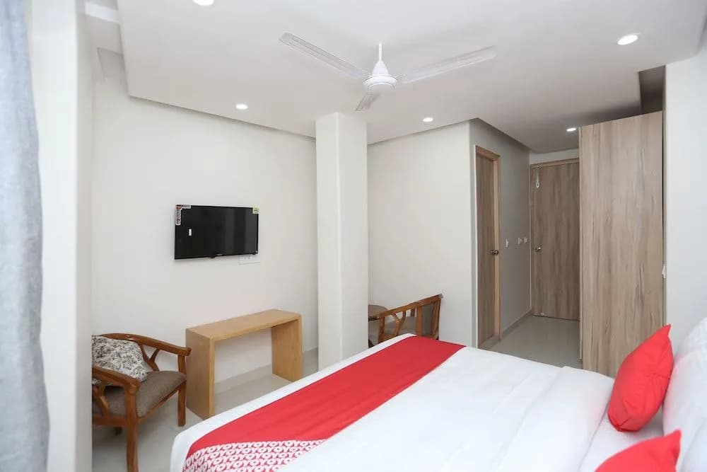 Capital O 18853 Hotel Mega - photo 3