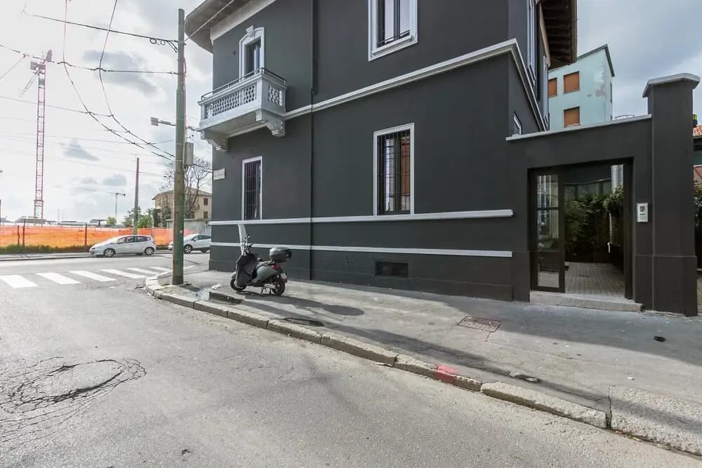 Studio in Milan's Bovisa Area - photo 10