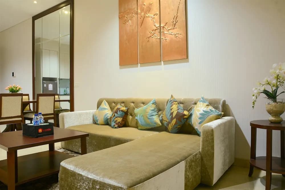 Elegant Four Winds Apartment with Infinity Pool Facility - photo 2